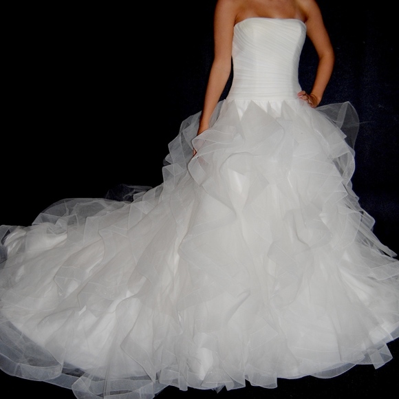 Pronovias Belia - Picture 1 of 3